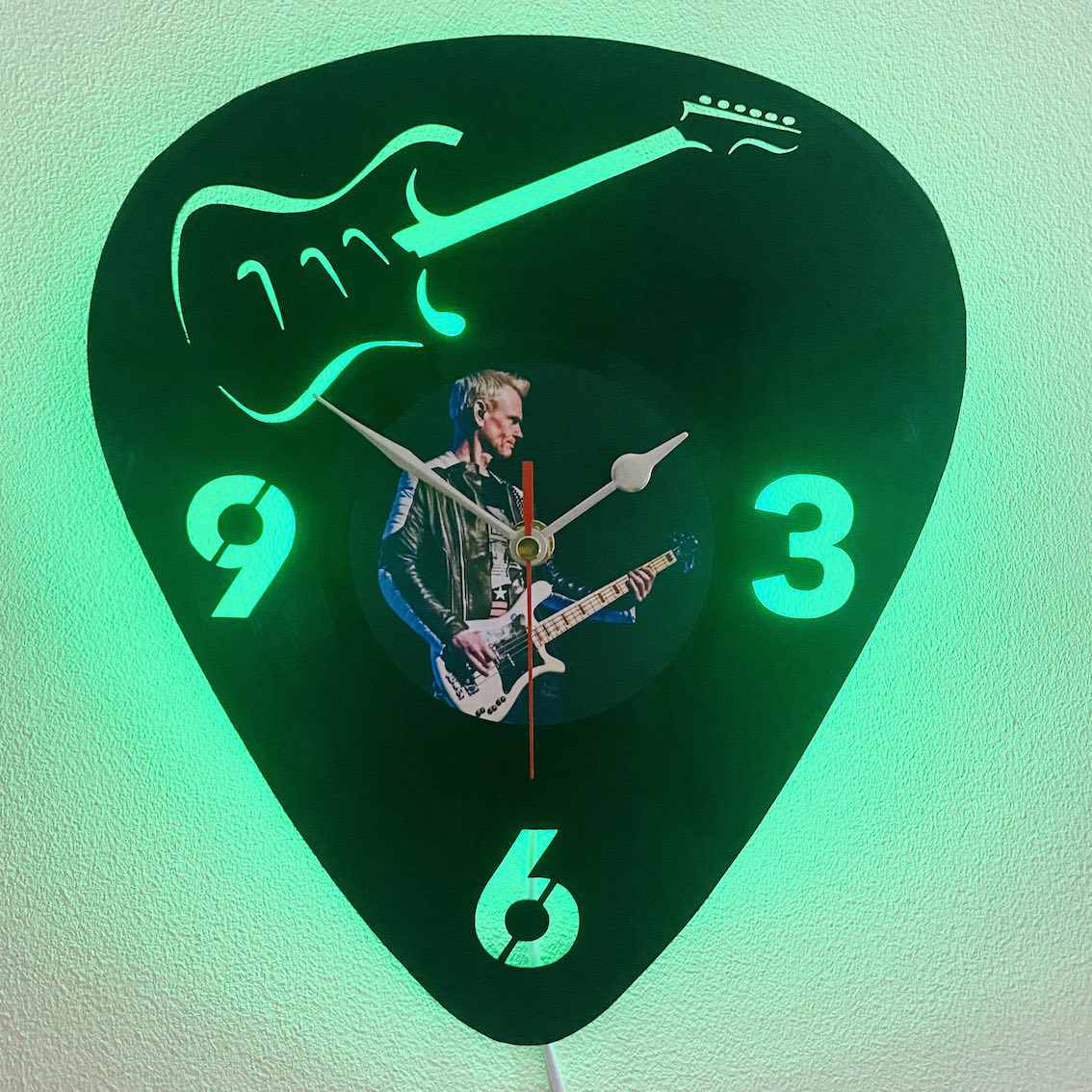 Plectrum clock, Add Your Own Picture!